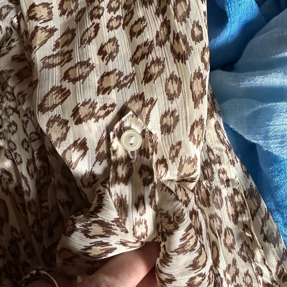 Lucky Brand size medium chic and elevated Leopard Print Button-Up Blouse! NWOT - Picture 5 of 10